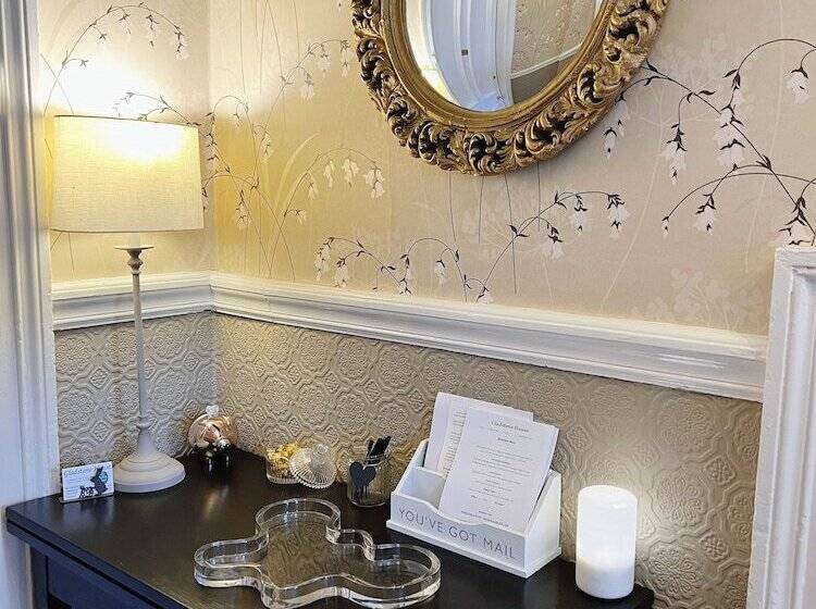 ペンション Gladstone House