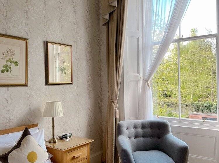 ペンション Gladstone House