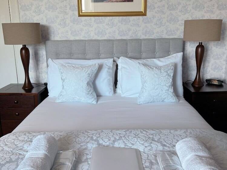 ペンション Gladstone House