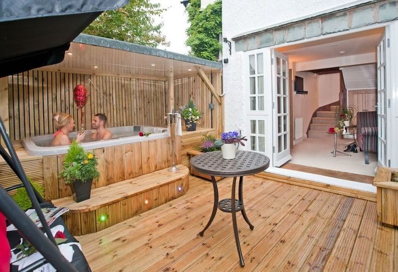 펜션 Windermere Boutique Hotel Spa Suites & Hot Tubs