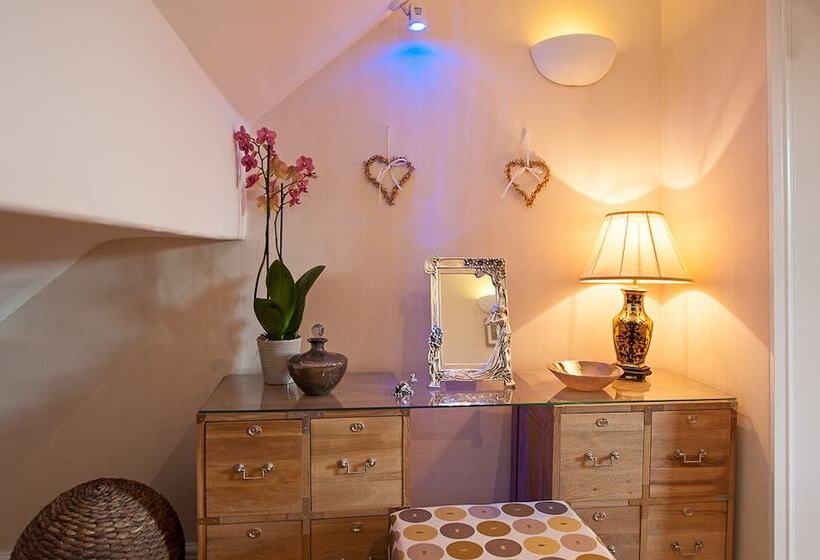 펜션 Windermere Boutique Hotel Spa Suites & Hot Tubs