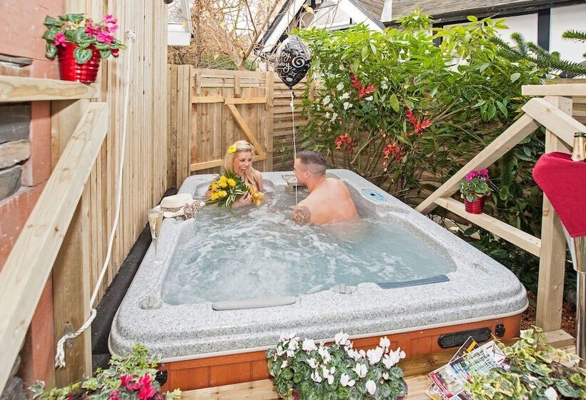 펜션 Windermere Boutique Hotel Spa Suites & Hot Tubs