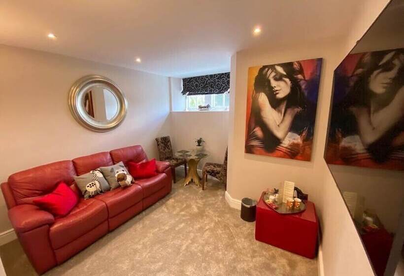 펜션 Windermere Boutique Hotel Spa Suites & Hot Tubs