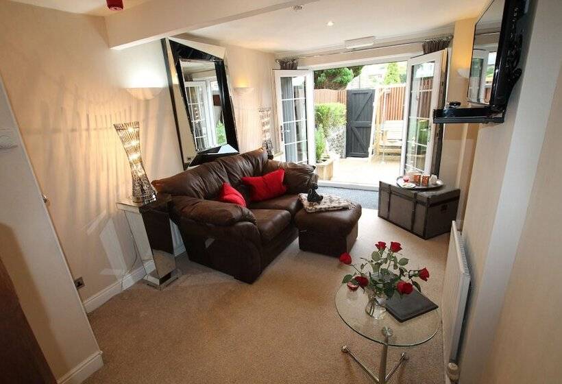 펜션 Windermere Boutique Hotel Spa Suites & Hot Tubs