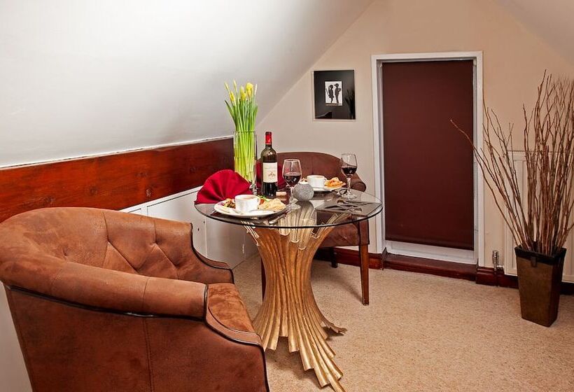 펜션 Windermere Boutique Hotel Spa Suites & Hot Tubs