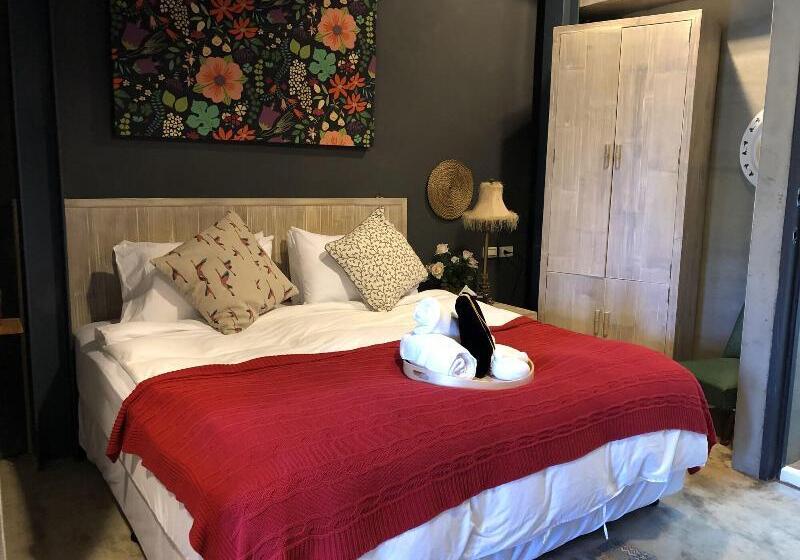 پانسیون Zozola