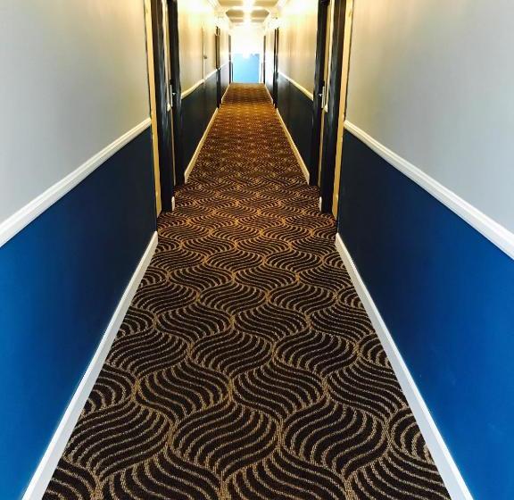 فندق على الطريق Relax Inn