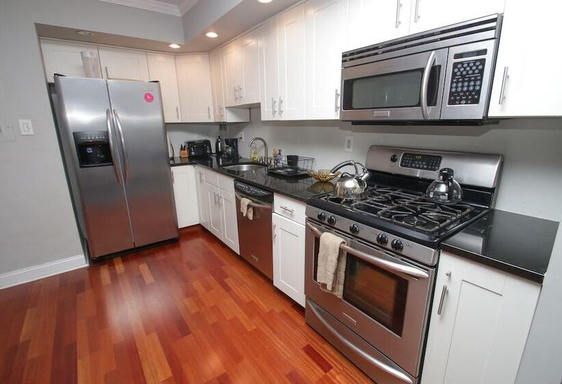 Renaissance Properties 21 & Chestnut