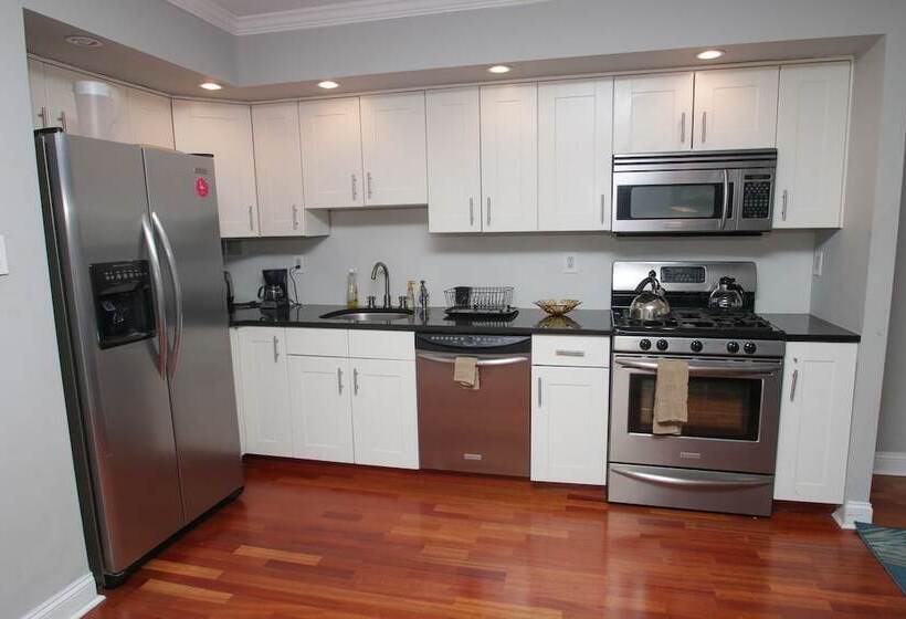 Renaissance Properties 21 & Chestnut