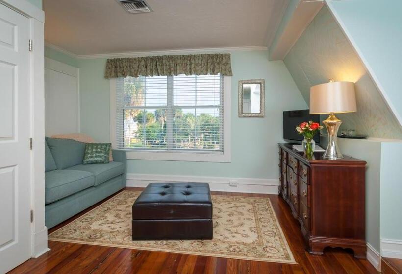 Seaglass Inn Bed And Breakfast