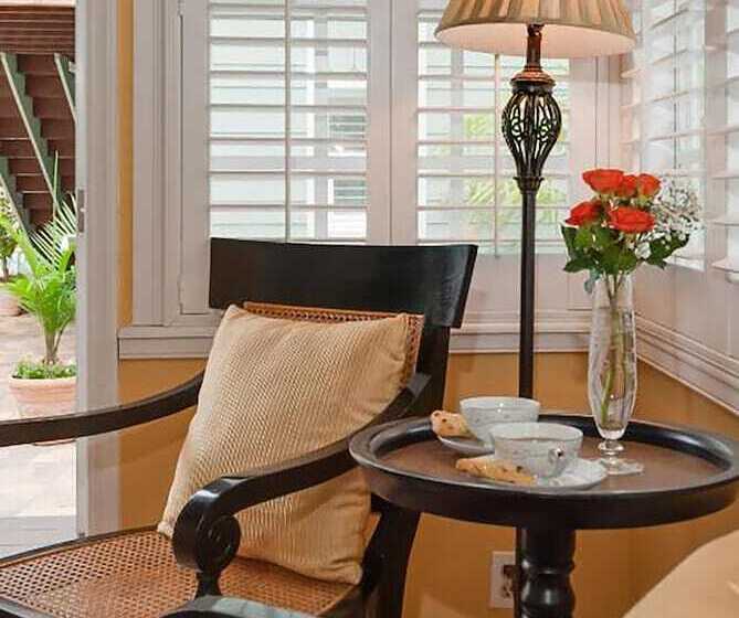 Seaglass Inn Bed And Breakfast