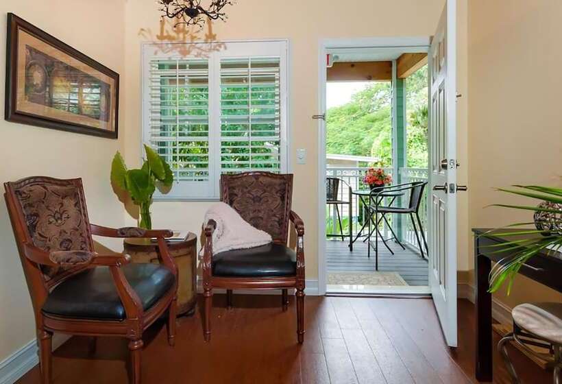 Seaglass Inn Bed And Breakfast