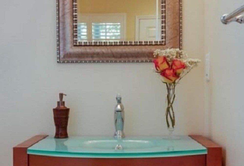 Seaglass Inn Bed And Breakfast