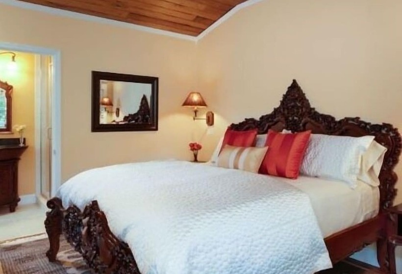 Seaglass Inn Bed And Breakfast