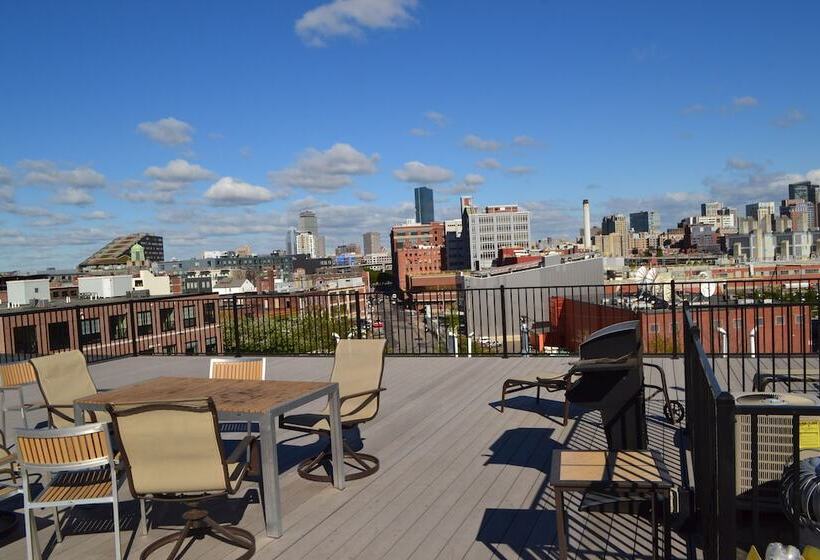 Seaport Signal Building By Vacasa