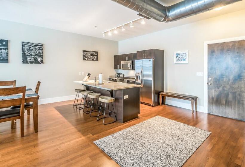 Seaport Signal Building By Vacasa