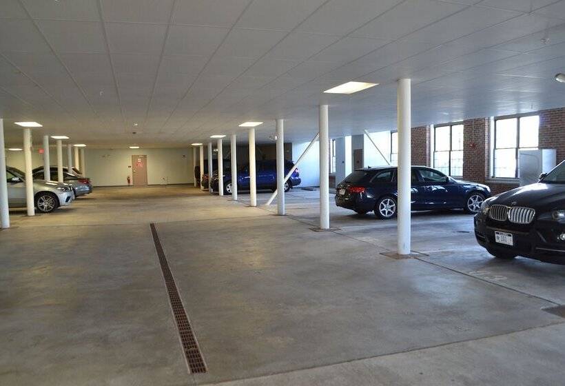 Seaport Signal Building By Vacasa