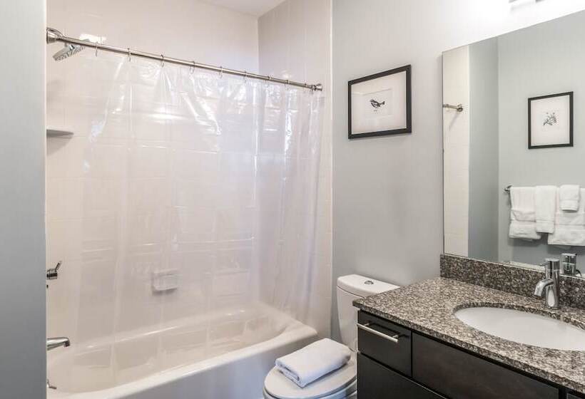 Seaport Signal Building By Vacasa