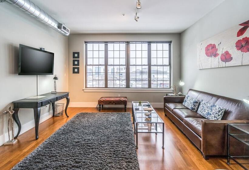 Seaport Signal Building By Vacasa