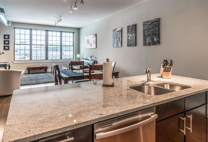 Seaport Signal Building By Vacasa