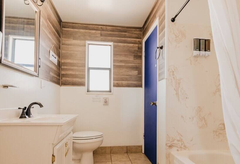 1 Or 3 Bedroom Apartment With Full Kitchen