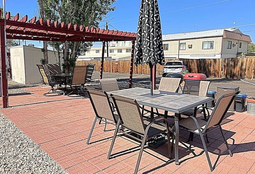 1 Or 3 Bedroom Apartment With Full Kitchen