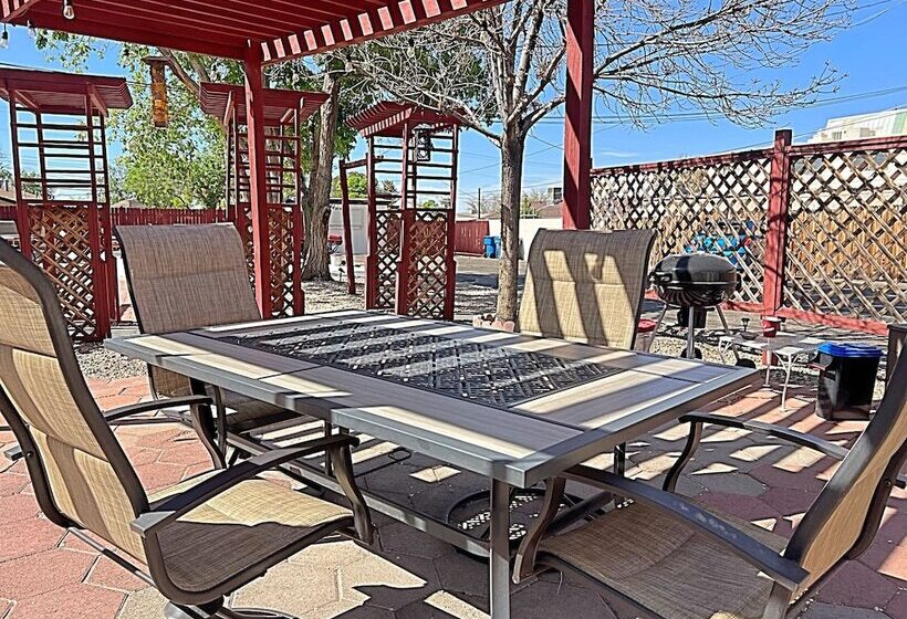 1 Or 3 Bedroom Apartment With Full Kitchen