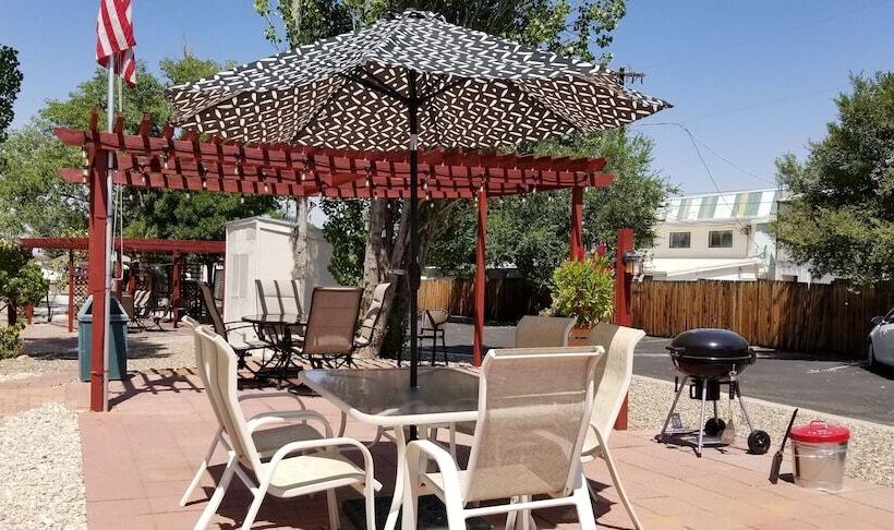 1 Or 3 Bedroom Apartment With Full Kitchen