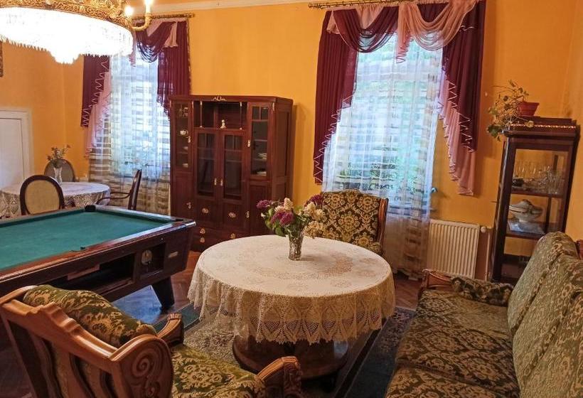 هاستل вілла графа