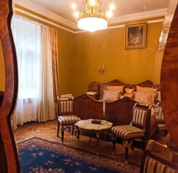 هاستل вілла графа