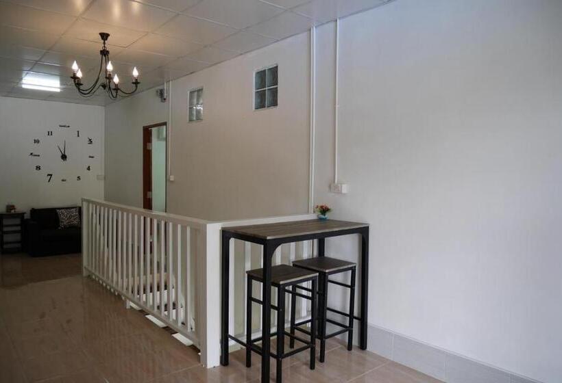 ユースホステル Nawee Guesthouse Sairee