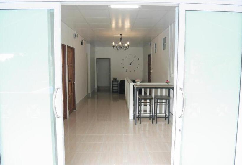 ユースホステル Nawee Guesthouse Sairee