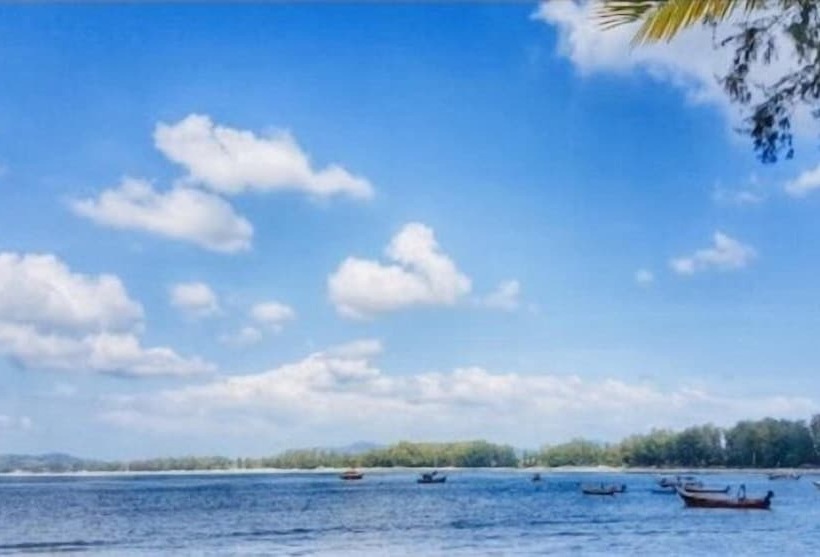 Beachfront Phuket Seaview Suites