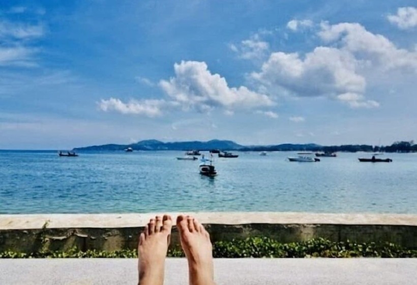 Beachfront Phuket Seaview Suites