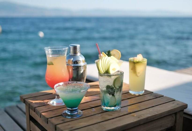 تختخواب و صبحانه Assos Longevity