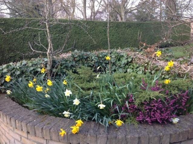 민박 Chalk And Cheese