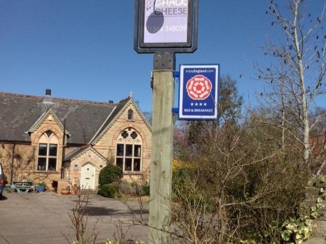 민박 Chalk And Cheese