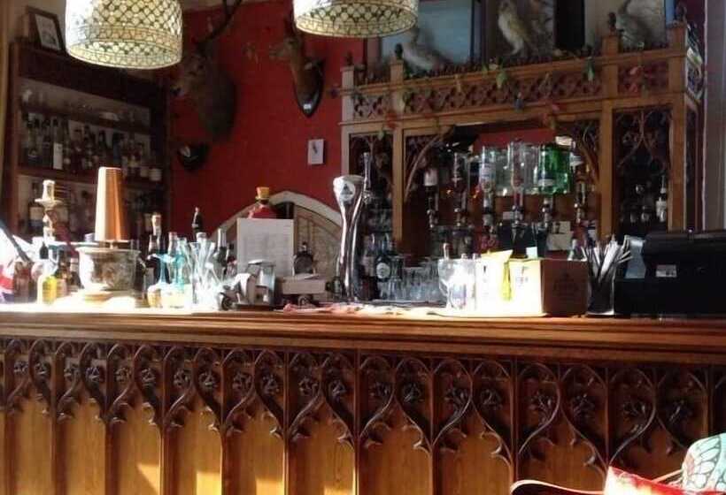 민박 Chalk And Cheese