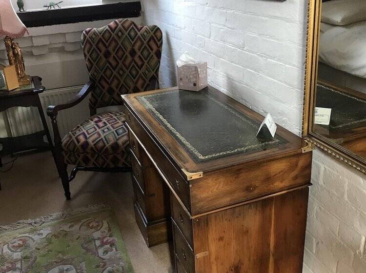 민박 Chalk And Cheese