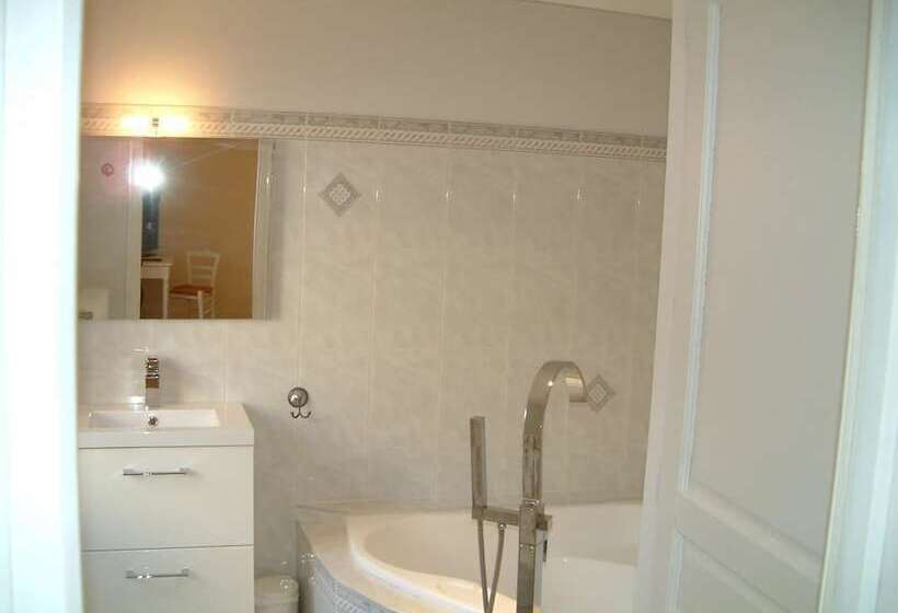 Bed and Breakfast Chambres D Hotes  Le Calme