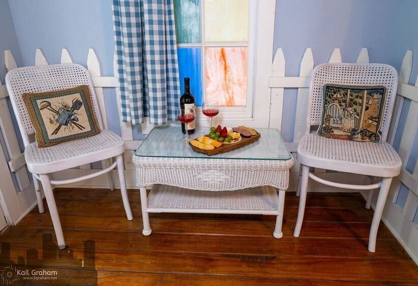 민박 Equinox Inn At Canyon Lake