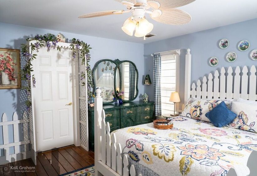 민박 Equinox Inn At Canyon Lake