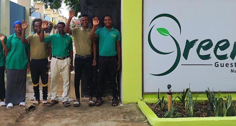 تختخواب و صبحانه Green S Nungwi