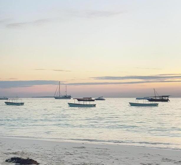 تختخواب و صبحانه Green S Nungwi