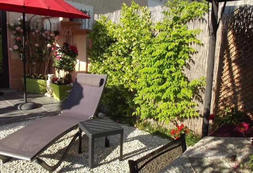 민박 Mas De La Coucourde