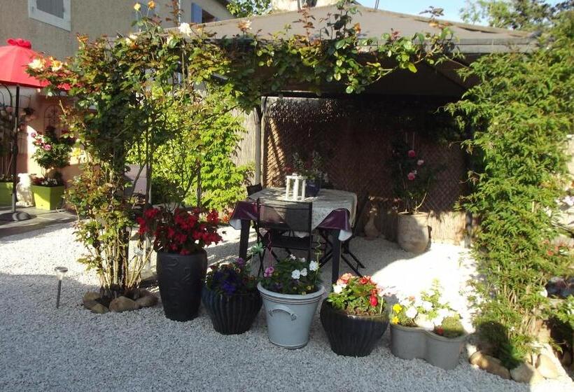 민박 Mas De La Coucourde