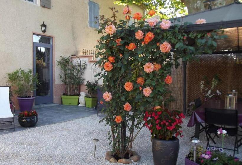 민박 Mas De La Coucourde