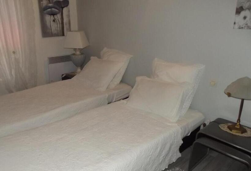 민박 Mas De La Coucourde