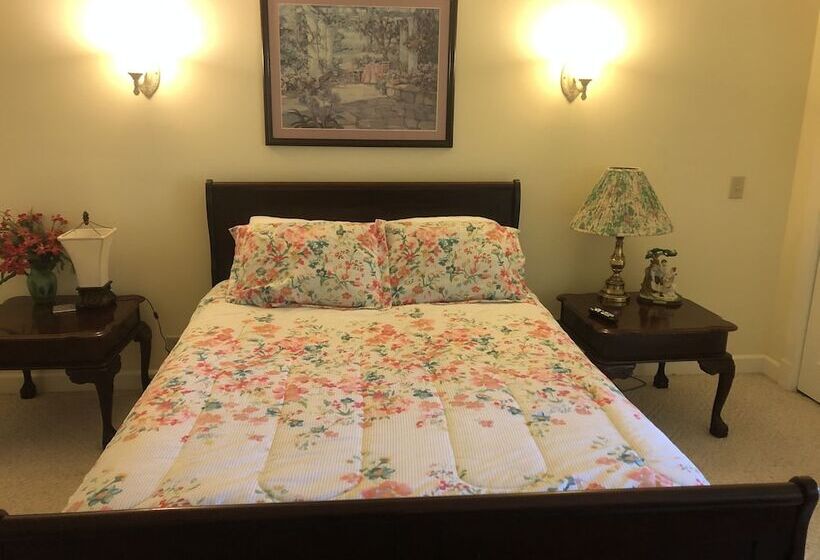 ベッドアンドブレックファースト The Abbé House Inn