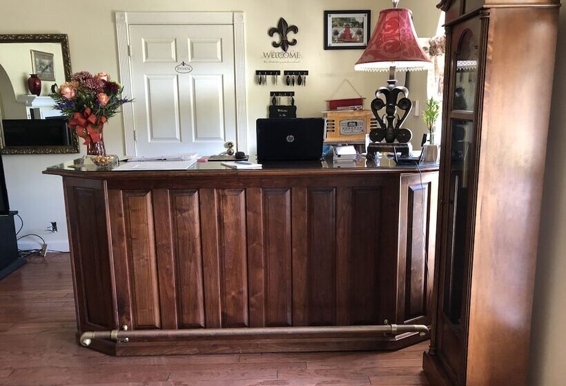 ベッドアンドブレックファースト The Abbé House Inn